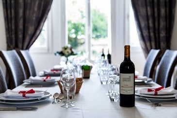 Incentive entreprise vignoble de Bordeaux Saint-Emilion, medoc, team building domaine viticole, reunion de travail coeur vignoble Bordelais