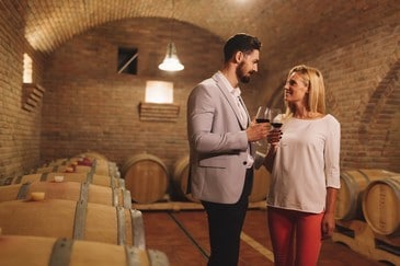 Venez passez un week-end romantique au coeur des vignes de bordeaux et découvrez la route des vins de Saint-Emilion et ses châteaux viticoles. 