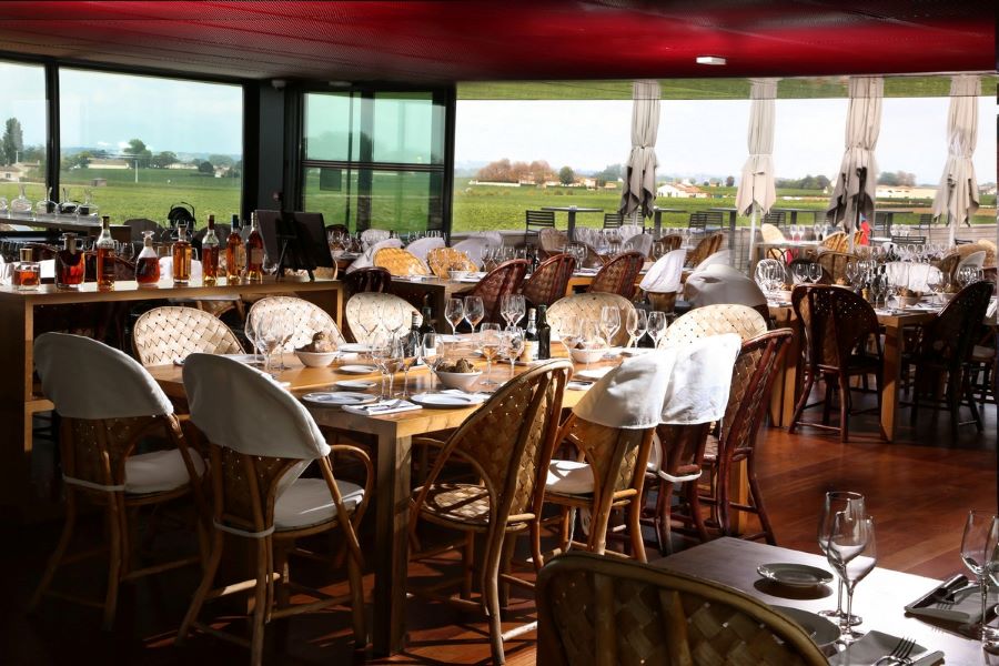 Restaurant panoramique vue sur vignoble